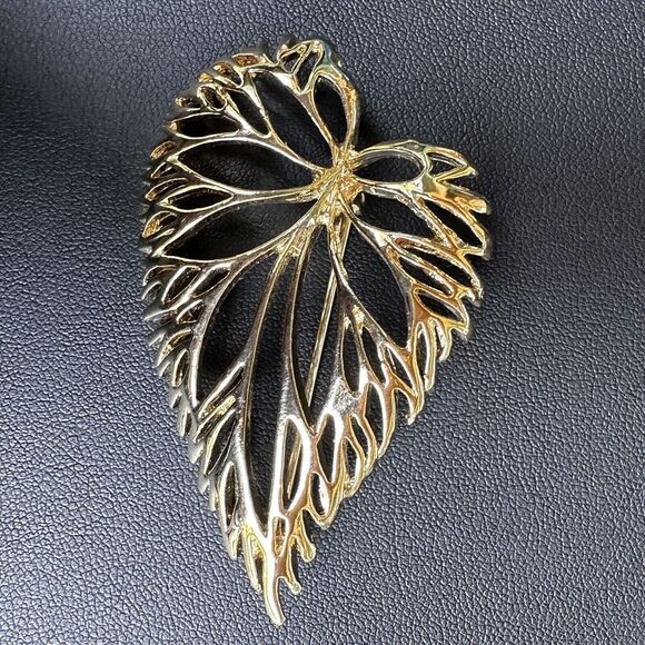 Vintage Brooch Pin 2.25" Leaf Open Yellow Gold Plated Metal Minimalist Retro MCM - Picture 1 of 7